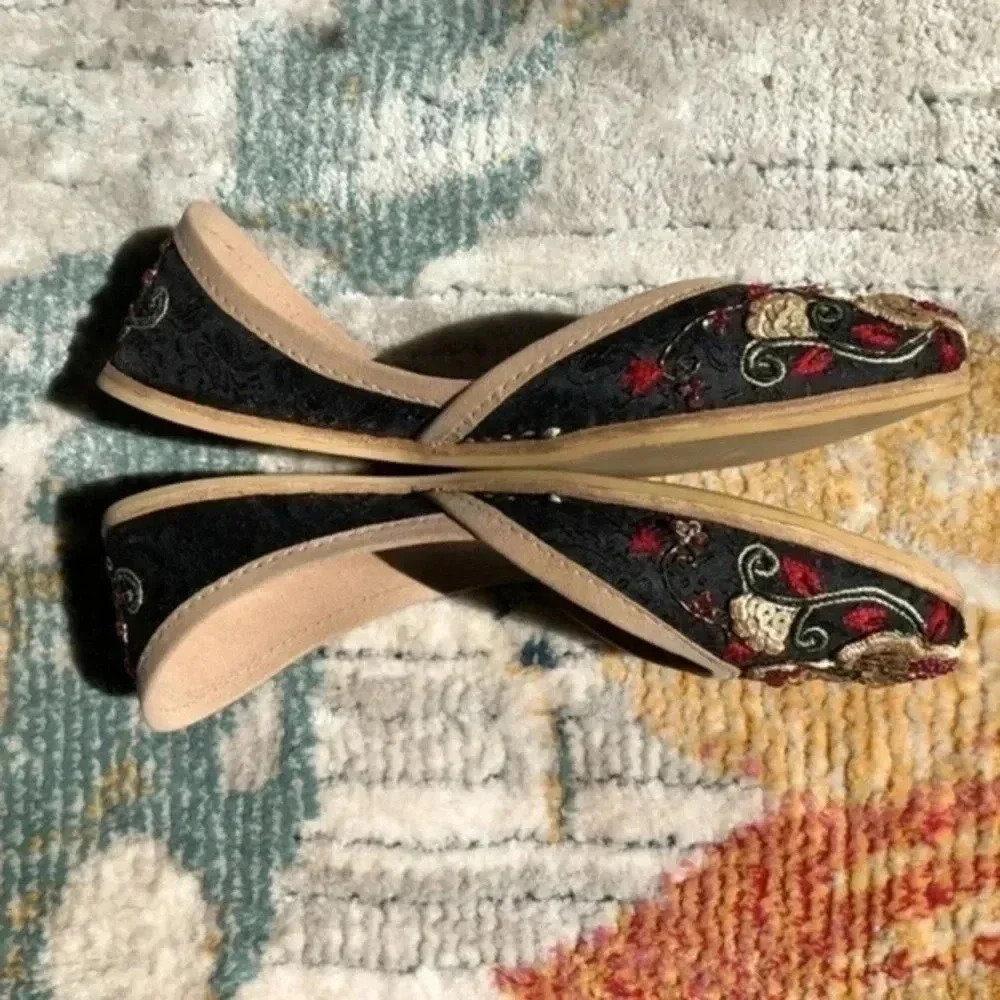 ⚡️FLASH SALE⚡️Fuchsia Brand Handmade Beaded Embroidered “Magnifique” Flats EUC - Picture 5 of 9